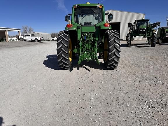 Image of John Deere 7330 equipment image 3