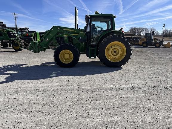 Image of John Deere 7330 equipment image 1