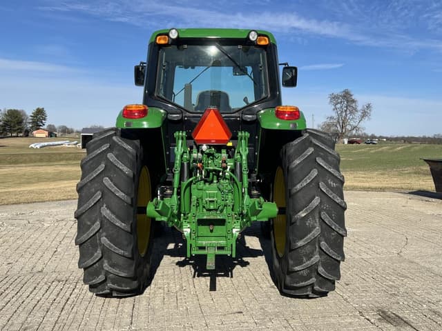 Image of John Deere 7330 equipment image 4