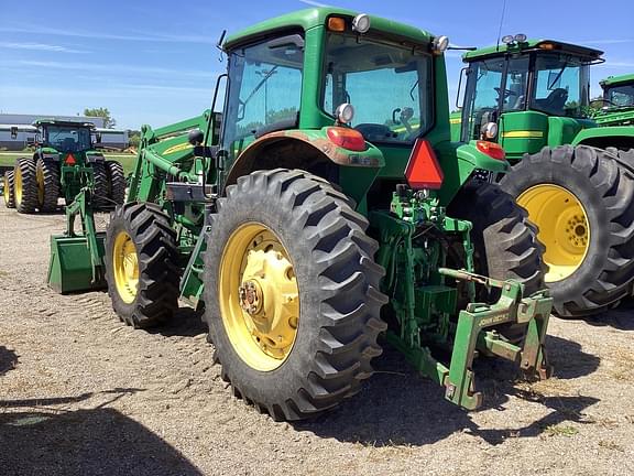 Image of John Deere 7330 equipment image 4