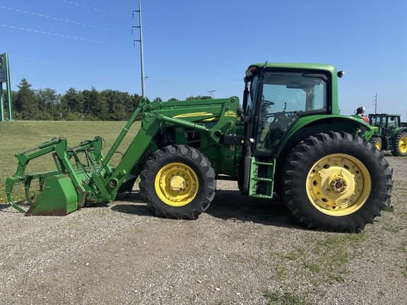 Image of John Deere 7330 equipment image 1