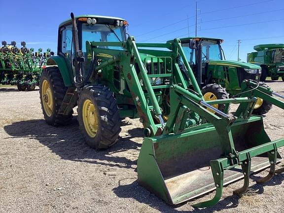 Image of John Deere 7330 equipment image 2