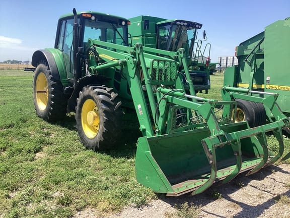 2011 John Deere 7330 Equipment Image0