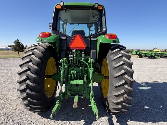 Image of John Deere 7330 equipment image 3