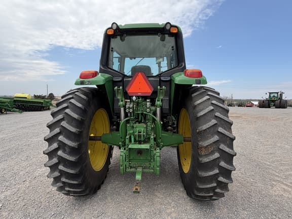 Image of John Deere 7330 equipment image 3