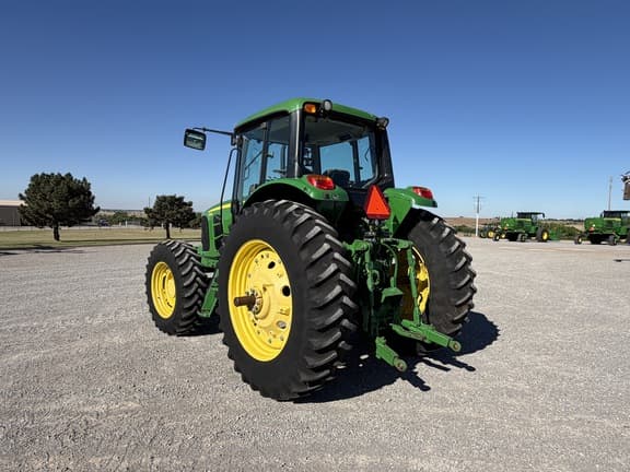 Image of John Deere 7330 equipment image 2