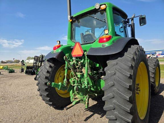 Image of John Deere 7330 equipment image 2