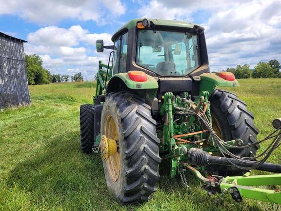 Image of John Deere 7330 equipment image 2