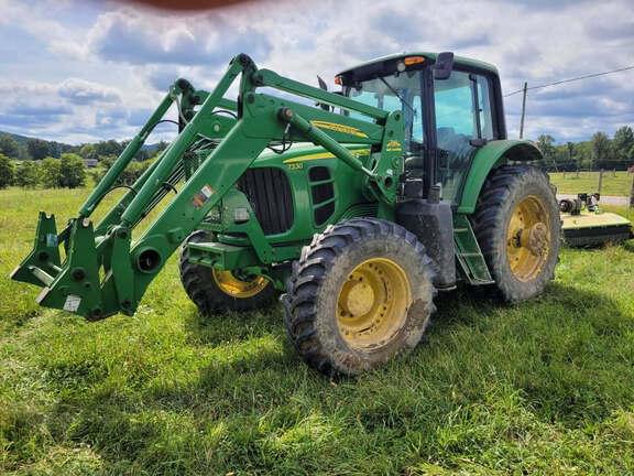 Image of John Deere 7330 equipment image 1