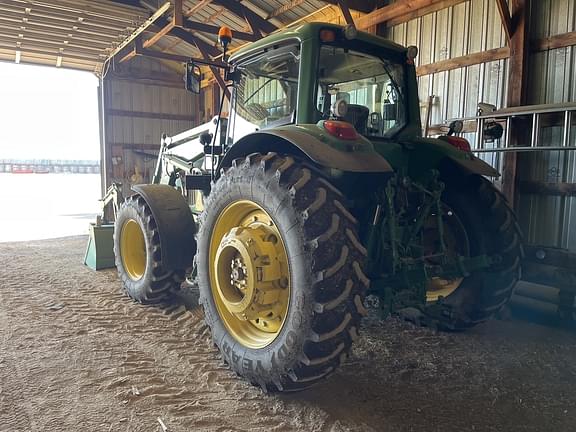 Image of John Deere 7330 equipment image 1