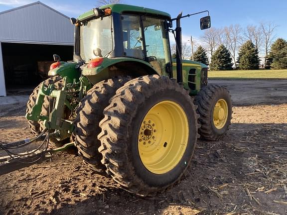 Image of John Deere 7330 equipment image 4