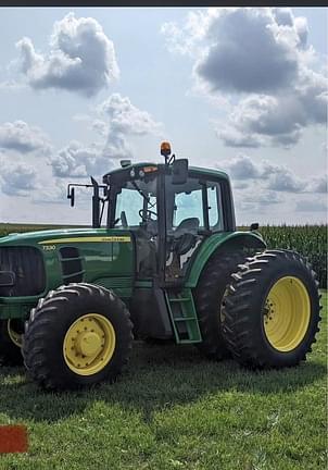 Image of John Deere 7330 equipment image 1