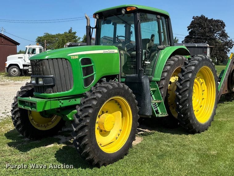 2011 John Deere 7330 Equipment Image0