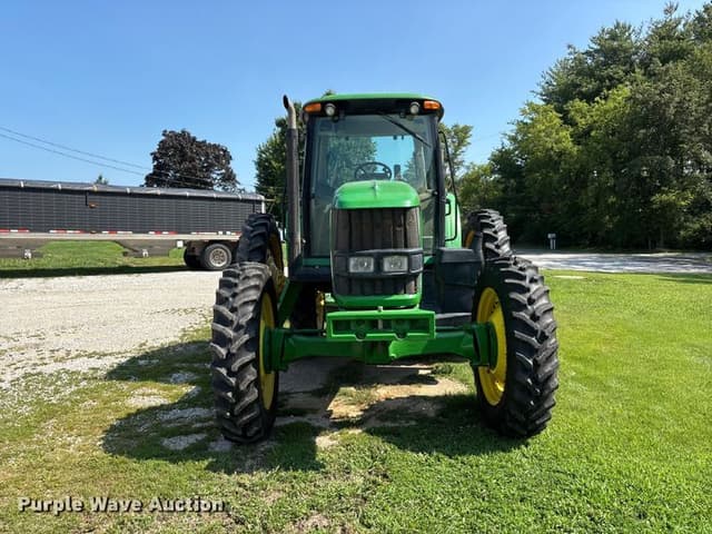 Image of John Deere 7330 equipment image 1