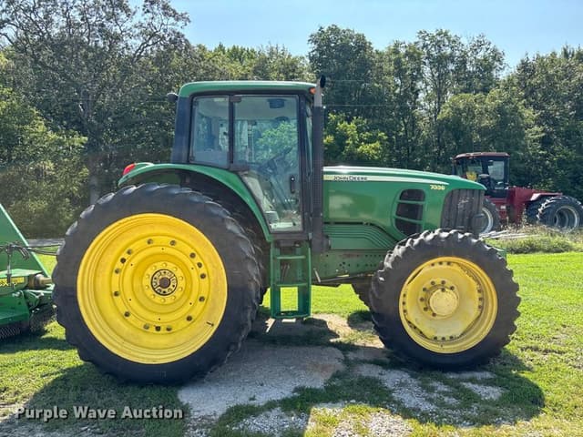 Image of John Deere 7330 equipment image 3