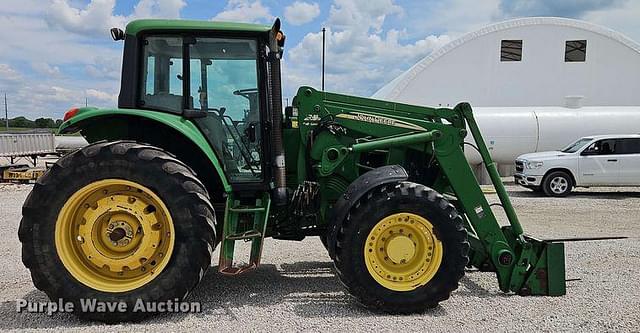Image of John Deere 7330 equipment image 3