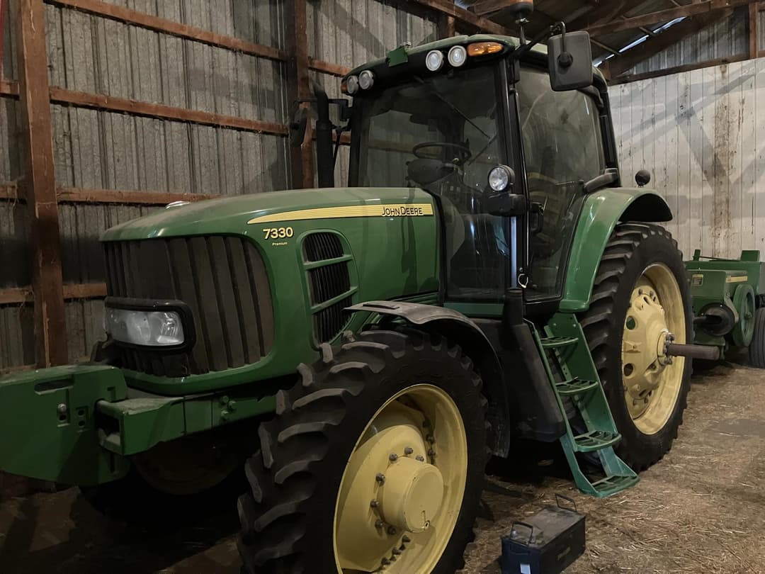 Image of John Deere 7330 Primary image