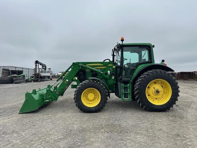 Image of John Deere 7330 equipment image 1