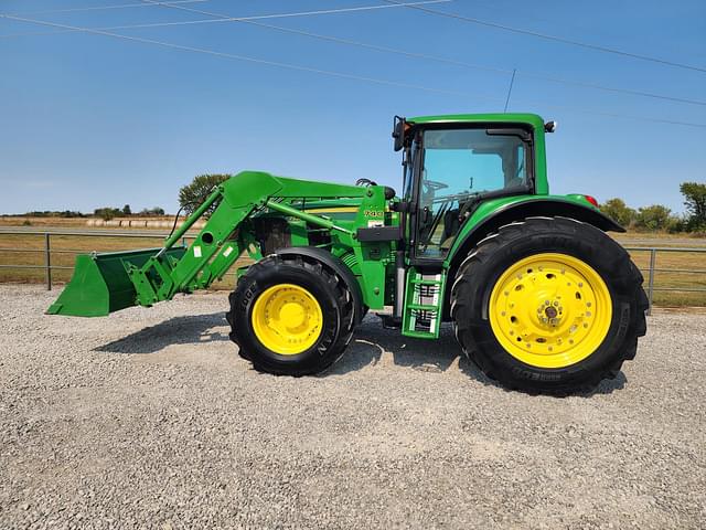 Image of John Deere 7330 equipment image 3