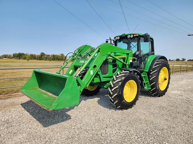 Image of John Deere 7330 equipment image 1