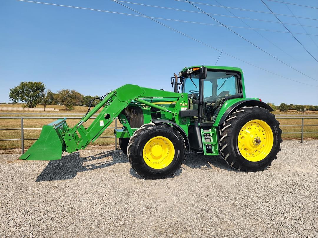 Image of John Deere 7330 Primary image