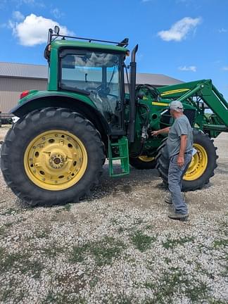 Image of John Deere 7330 equipment image 3