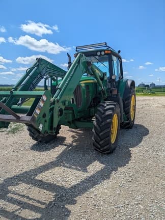 Image of John Deere 7330 equipment image 1