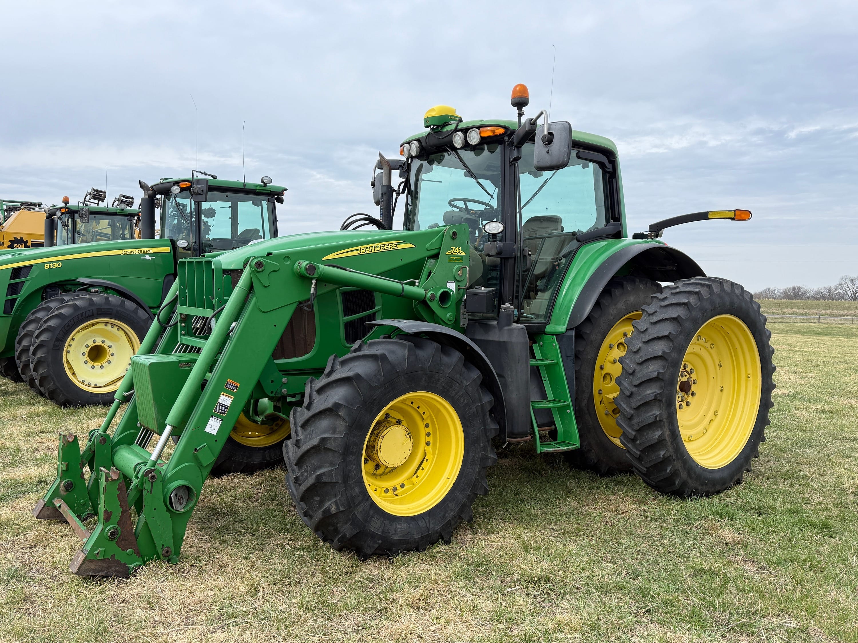 2011 John Deere 7430 Premium Equipment Image0