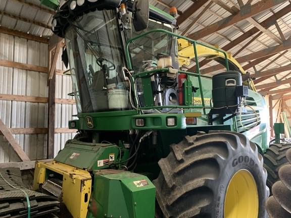 Image of John Deere 7450 equipment image 1