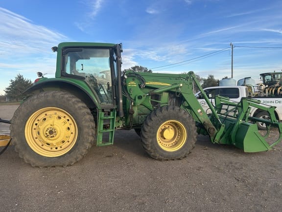 2011 John Deere 7530 Premium Equipment Image0