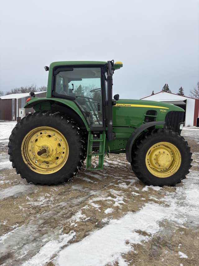 Image of John Deere 7530 Premium equipment image 3