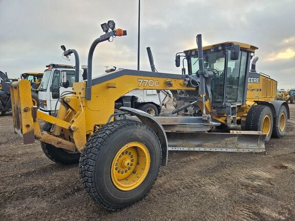 2011 John Deere 770G Equipment Image0