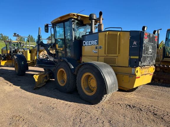 Image of John Deere 772G equipment image 2