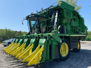 2011 John Deere 7760 Image