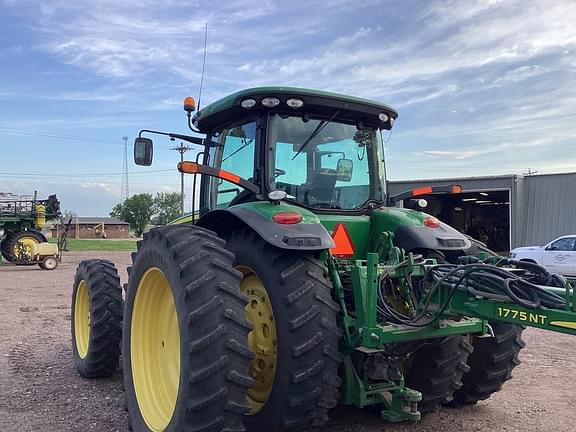 Image of John Deere 8235R equipment image 3
