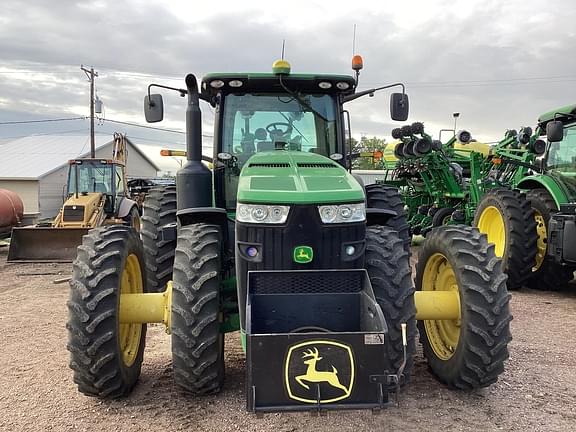 Image of John Deere 8235R equipment image 1