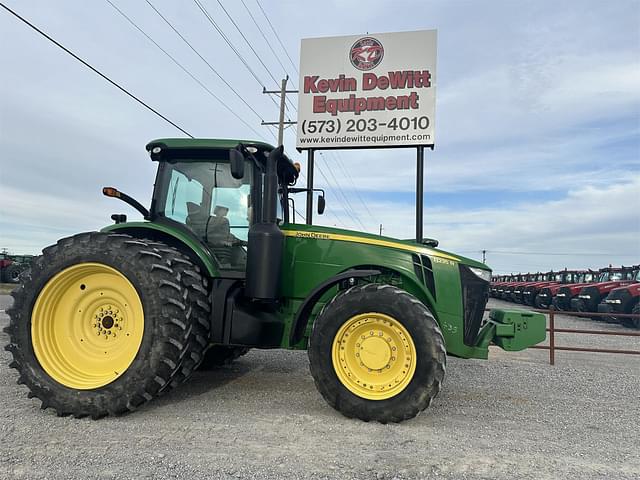 Image of John Deere 8235R equipment image 3