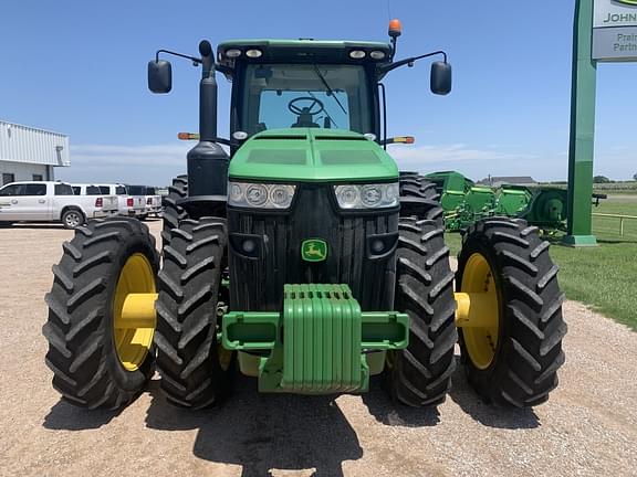 Image of John Deere 8235R equipment image 1