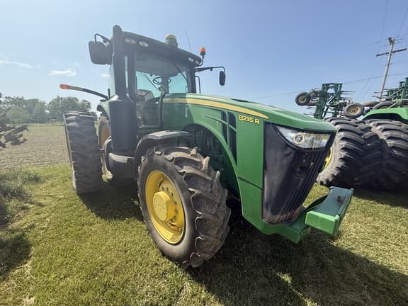 Image of John Deere 8235R Image 1