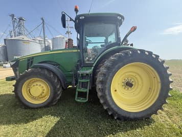 Main image John Deere 8235R
