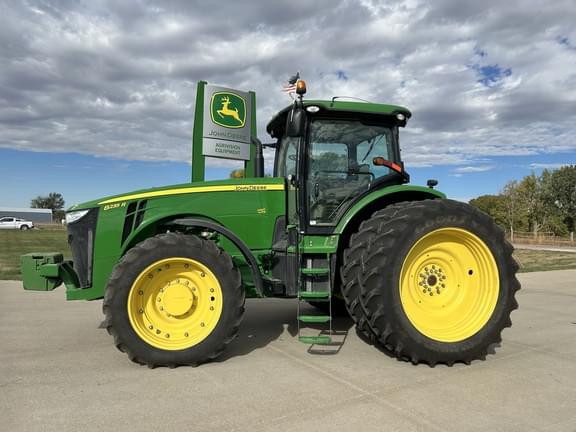 Image of John Deere 8235R equipment image 1