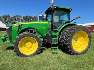 Image of John Deere 8235R equipment image 1