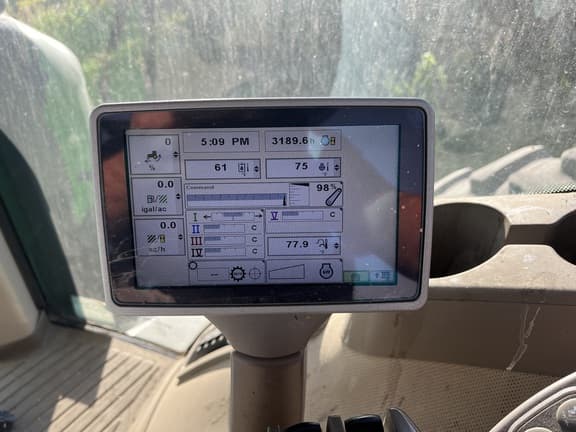 Image of John Deere 8235R equipment image 2