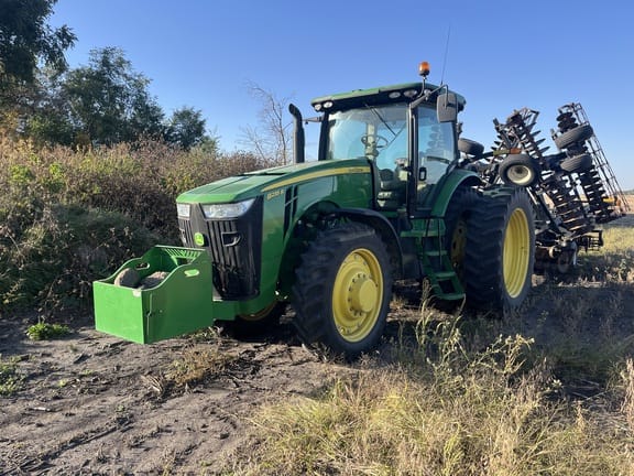 2011 John Deere 8235R Equipment Image0