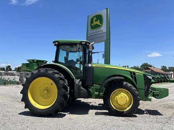 Image of John Deere 8235R equipment image 1