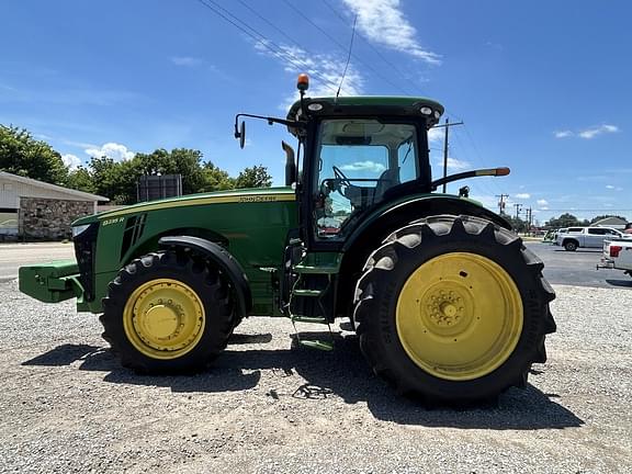 Image of John Deere 8235R equipment image 2