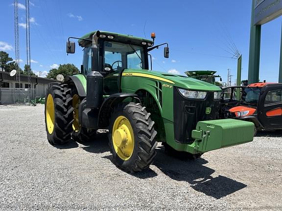 Image of John Deere 8235R equipment image 3