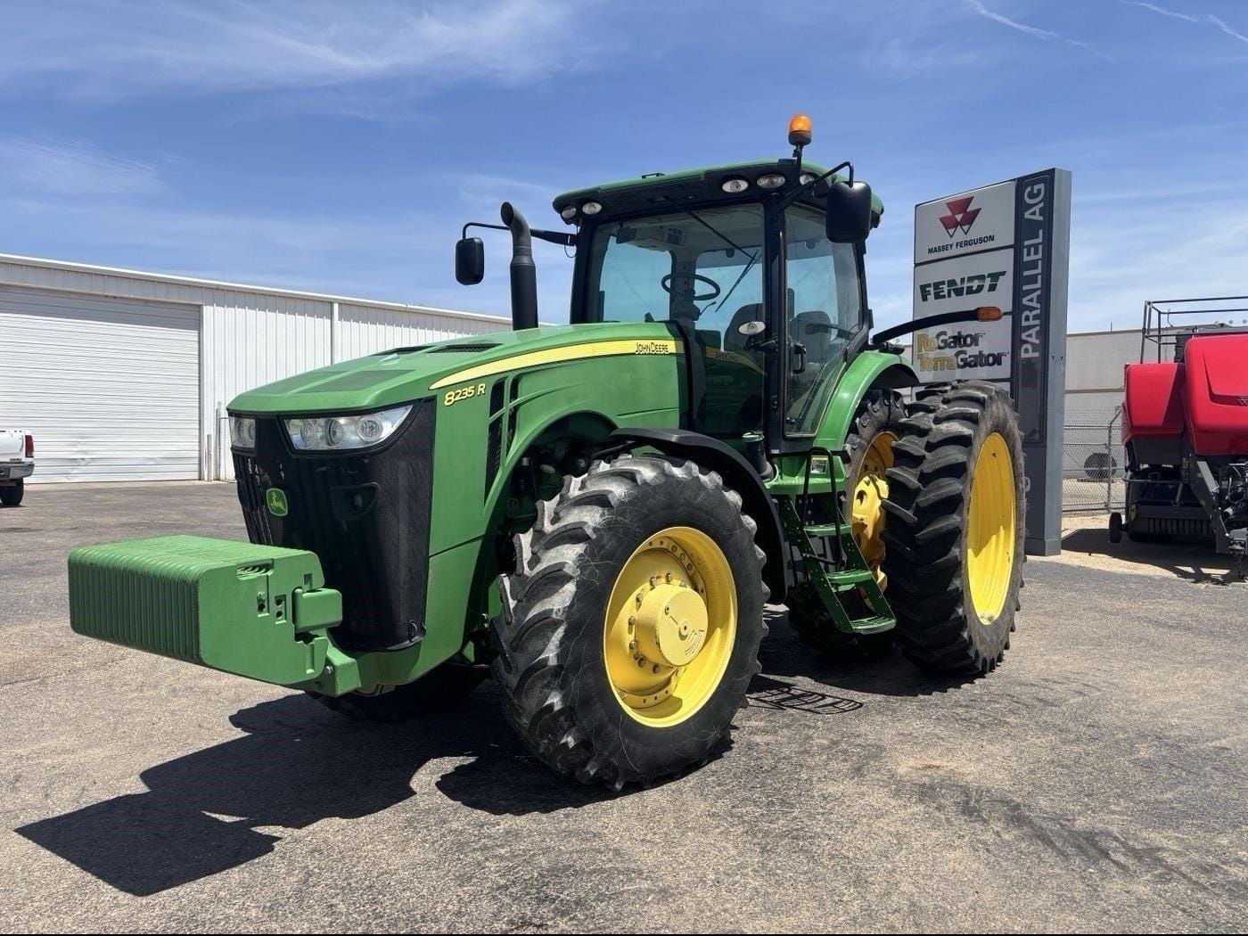 2011 John Deere 8235R Equipment Image0