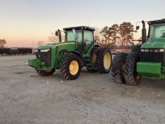 Image of John Deere 8235R equipment image 1