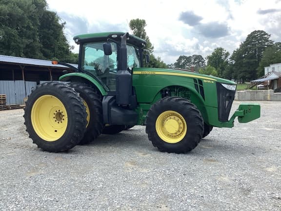 Image of John Deere 8235R equipment image 2